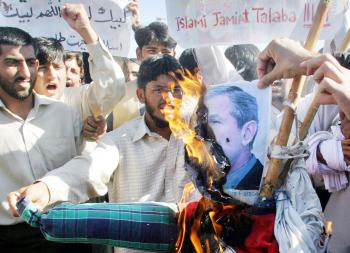 Las protestas contra el presidente norteamericano, que se repitieron durante los últimos días en varios puntos de la India, se tornaron violentas en la ciudad de Lucknow (norte de la India), donde gran parte de la población es musulmana.