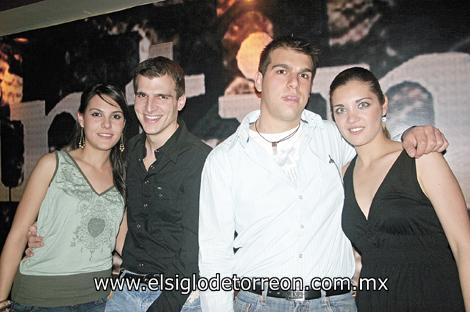 Sofía Grageda, Adrián y Roberto Murra y Sofía Acosta.