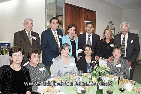 Adalberto Valdés S., Lule Schot de Valdés,  Adolfo y Alma Valdés, Jesús Chema y Quita Govia, Marco Antonio y Chacha Salmón, Consuelo Salmón, Pilar y Vero Valdés S.