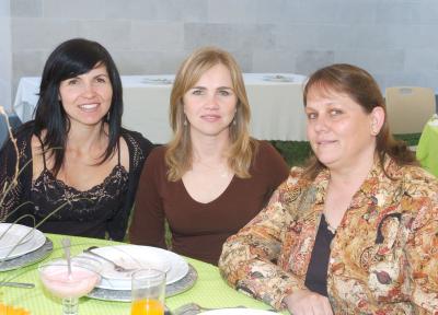 va_05032006 
Rocío Linares, Amy Alatorre y Bárbara de Rodríguez