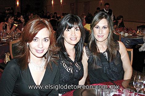 Anabel C. de Murra, Marcela C. de de la Rosa y Liliana R. de Russek.