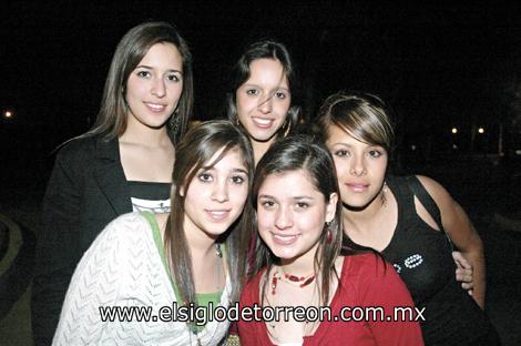 Anet Ayup, Paola González, Dany Mondragón, Dany León y Cecy Fernández.