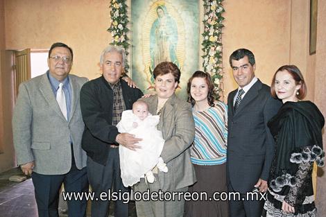 César Villalobos Márquez, José Luis Meza Sepúlveda, Tatis Villarreal de Meza con su nieto Bruno, Charmaine Villalobos de Meza, José Luis Meza Villarreal y Charmaine Martínez de Villalobos.