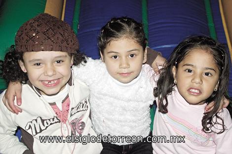 Gabriela Michael Álvarez, Mary Jose Borrego y Briana Álvarez.