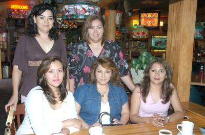 va_12032006 
Pitis Gómez, Martha Guerrero, Esther Báez, Titi González y Griselda Martell