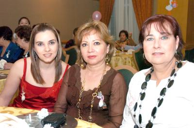 va_15032006 
Guillermina de Sifuentes, Rocío Sifuentes y Marthy Dávila.