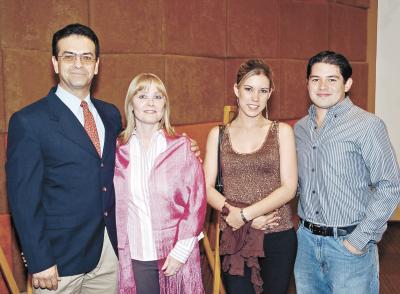 va_16032006 
Alberto y Lety Núñez, Vanesa Sierra y Luis Alberto Maeda.