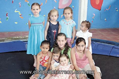 Aranza, Manuela, Luisa, Ángela, Fer, Sandra, Alejandra, Itzy y Andrea