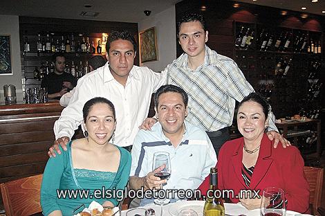 Mario Neri Santoyo, Neto y  Maru Gardea Romo, Ernesto Gardea González y Maru Romo de Gardea.