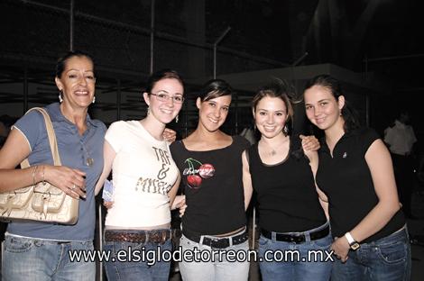 Luisa Martínez, Mary Carmen Aguilar, Araceli y Ana Martínez