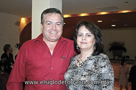 Othón Zermeño y Maribel Martínez de Zermeño.