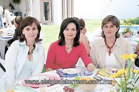 Mary Carmen de Sesma, Verónica de Arias y Ana Claudia de Arias.