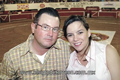 LAGUNEROS GRITAN ¡OLÉ!
Pedro Calleja y Yasmín Gutiérrez de Calleja.