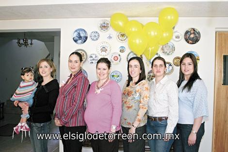 Keta Bonilla de Gómez, Mariana Dueñes de Batarse, Chary Aranzábal de Montaña, Myriam Tricio de Treviño, Lucia Calleja de Gómez y Mercedes Gutiérrez de González.