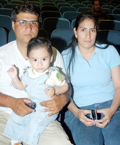 va_19032006 
Adriana González, Sergio y Jesús Ramírez.