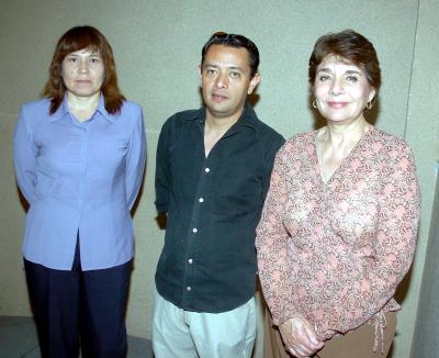 va_19032006 
Cecilia Ruvalcaba, Jorge Marín y Bertha Flores.