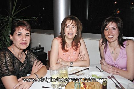 Cecilia Martínez, Gina González y Lorena Batarse.