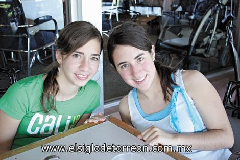 Cecilia Royo y Daniela García.