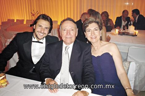 Beto Ruíz de Teresa, Gustavo Bredée Ortiz y Mirita Treviño de Bredée.