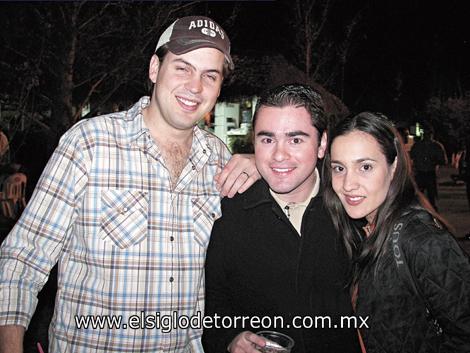 Mario Treviño Rivero, Luis Eduardo Olivares y Paty Reyes.