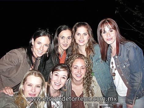 Vero Zertuche, Paty Reyes, María Murra, Pily González, Karla Villarreal de Salazar, Vicky Ibarguengoytia de Murra y Nelly Fernández de Villarreal.