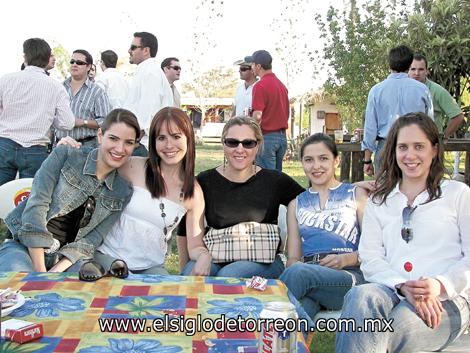 Ana Lucía Fernández de Humphrey, Pily González, Alicia Acosta, Lorelei Pereyra y Ana Sofía Murra de Zertuche.