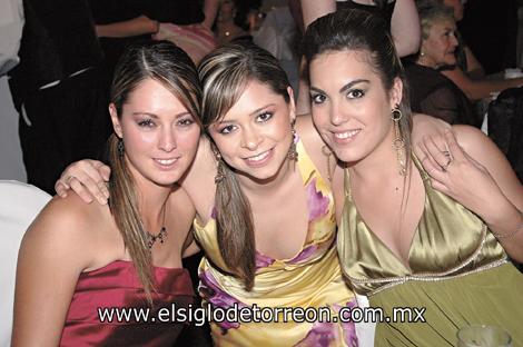 Bárbara Madero, Queta Reyes y Romy Humphrey.