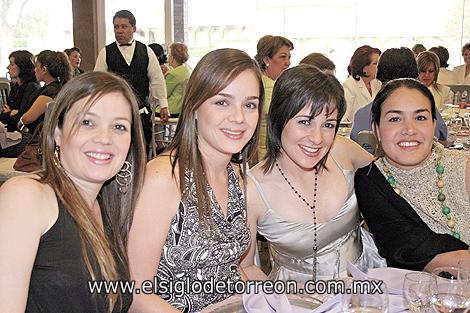 Norma Hernández de González, Marcela Pérez de Leal, Lucila Hernández de González y Gaby García de Martínez.