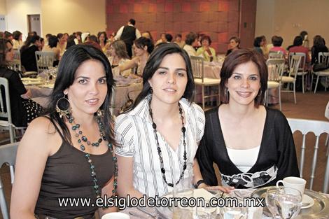 Esther Garza, Ana Claudia Baca y Laurencia González.