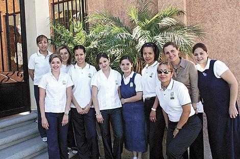 Aprendiendo a sembrar 
Tere Romo, Gina Muñoz, Adis Duarte, Claudia Velazco, Karina Orozco, Analí Becerra, Cecy Pérez, Rocío Jiménez, Ros Murra y Mavit Jardón.