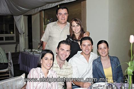 Ana Cepeda y Fernando Gilio, Ricardo Ávalos y Paty Llama, Sofía y Roberto Kuri.