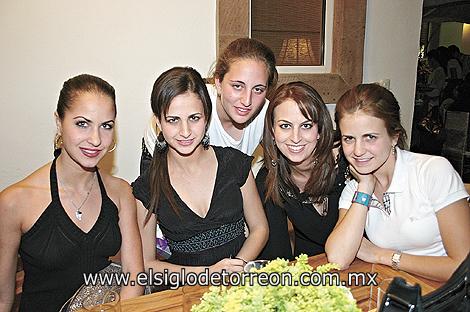 Zamira, Diana, Nataly, Sofía y Paola.