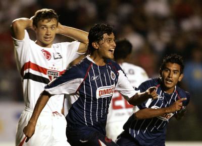 Martínez anotó el gol de la victoria después de recibir un pase sin marcación dentro del área, y allí tuvo tiempo suficiente para superar al portero del Sao Paulo, Rogerio Ceni, y anotó ante marco abierto.