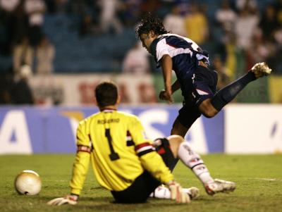 El técnico del Sao Paulo, Muricy Ramalho, tampoco contó con el defensa lesionado Andre Dias y el medicampista Souza, que fueron reemplazados por Edcarlos y Leandro