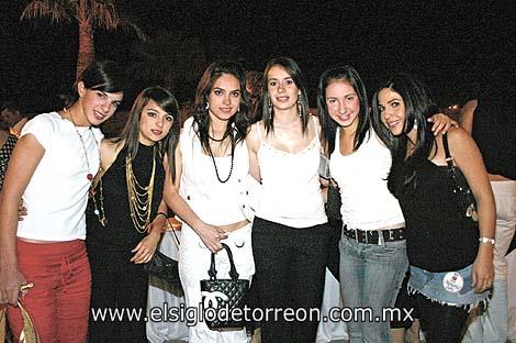 Cristina Giacomán, Baby Gurza, Karla Martínez, Claudia Martínez, Brenda Garza y Paloma Flores.