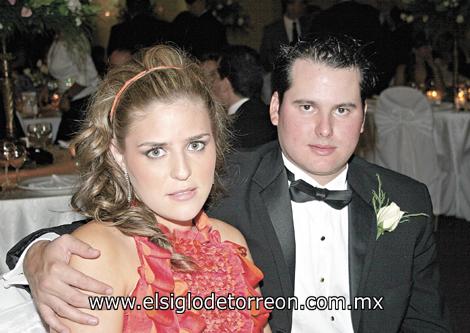 Brenda Dávila, hermana del novio y Gabriel Zermeño.