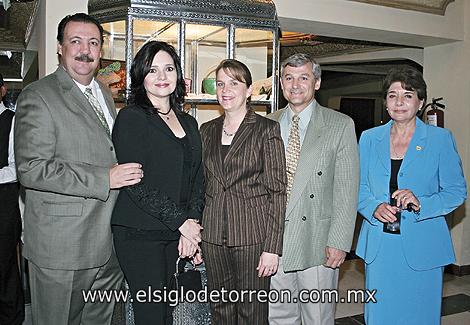 Constentino Papadópulos, Marisol de Papadópulos, Cristina de Sesma, Adolfo Sesma González y Bertha Flores Salas.