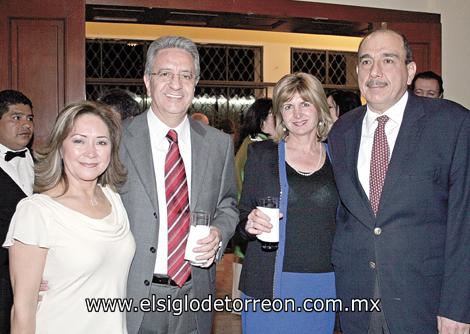 Josefina de López, Federico López, Paty de Murra y Roberto Murra.