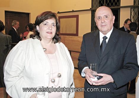 Laura Eraña de Garrido y Armando Guerra Guerra.