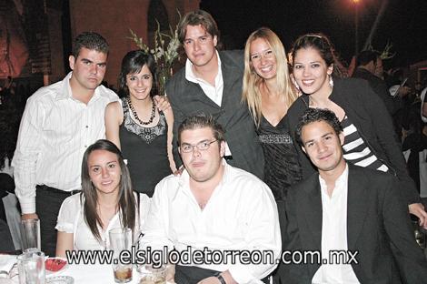 GRAN FIESTA DE BLANCO Y NEGRO
Andre Monroy, Luis Garza, Daniel Cruz, Javier Amarante, Isabel Belausteguigoitia, Octavio Campa, Ana Lilia Valle y Lizzy Cervantes.