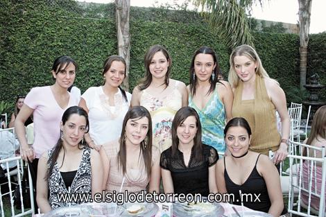 Soraya Zreik, Marisú del Bosque, Susana Garza de del Bosque, Raquel Lavín, Karla Villarreal de Salazar, Daniela Natera, Nidia Dávila, Paulina Delgado e Ileana del Río de Aguirre.