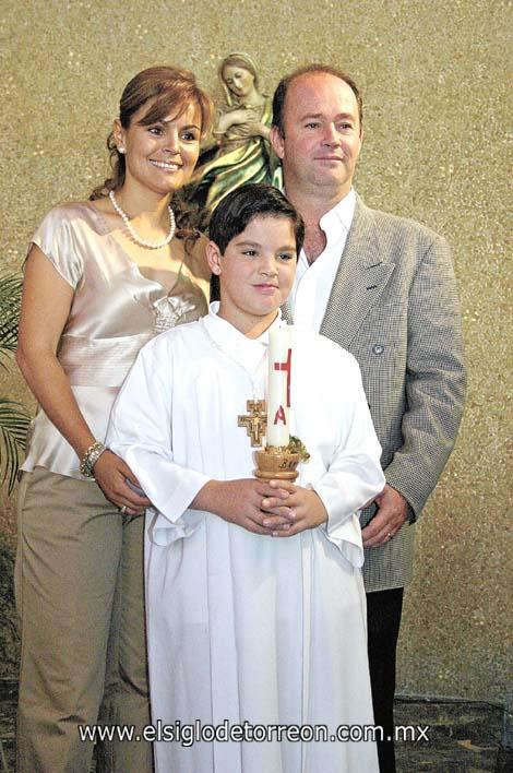 Ma. del Pilar Espinosa de Villarreal, Bernardo Villarreal Maíz junto a su hijo Juan Bernardo Villarreal Espinosa.