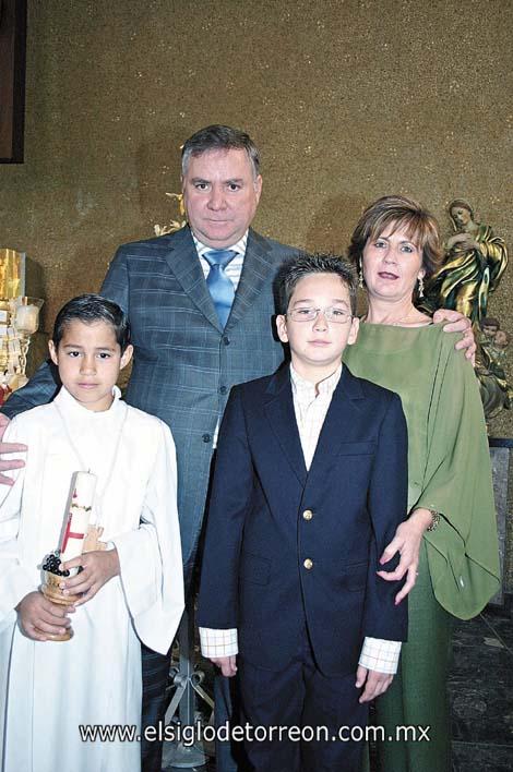 Carlos Martín, Coty López de Martín, Diego Martín López, junto a su hermano Carlos.