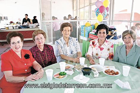 Carmela de González, Alicia Z. de Villarreal, Chelito de González, Marilú F. de Anaya y Martha W. de Saldaña.