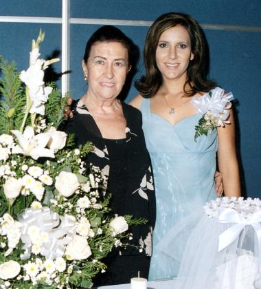 23042006 
Maribel Gutiérrez Aladro acompañada por su mamá, Mary Carmen Aladra de Gutiérrez, quien le ofreció una despedida de soltera.