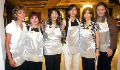 05052006
Estela de Obeso, Claudia González de Valdez, Claudia de Rebollo, Leticia de Izaguirre, Eréndira de Hernández y Yolanda de Murra.