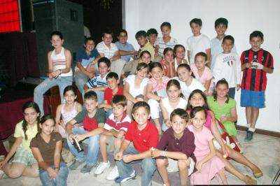 05052006 
Pequeños laguneros que participan en la causa, para ayudar al Hogar de Niños San Agustín de Gómez Palacio.