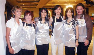 05052006 
Estela de Obeso, Claudia González de Valdez, Claudia de Rebollo, Leticia de Izaguirre, Eréndira de Hernández y Yolanda de Murra.