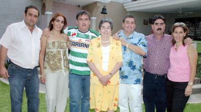 06052006 
Morena Bracho, con sus hijos Alejandro, Mónica, Eduardo, Ricardo, Guillermo y Paulina Diez Bracho