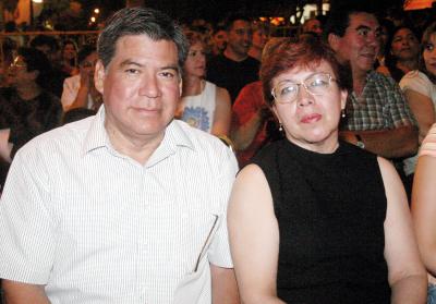 07062006 
Manuela Castro y Alfredo Negrete.